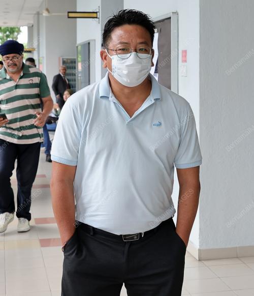 PENGARAH DIDAKWA LUPUS BUANGAN TERJADUAL SECARA HARAM