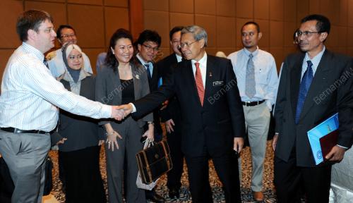 DATUK SERI MUSTAPA MOHAMED