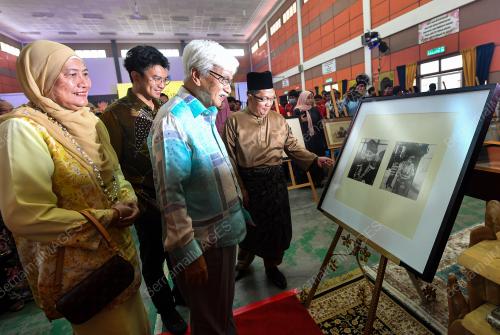 TUANKU MUHRIZ TUANKU MUNAWIR
