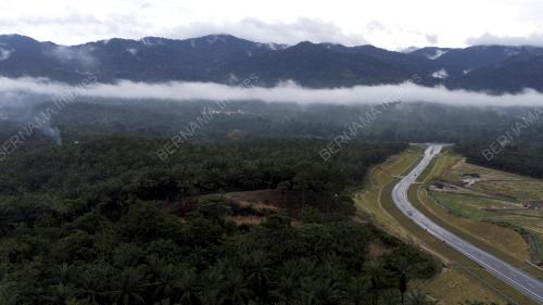 PEMANDANGAN KABUS DI JALAN TEMIANG - PANTAI, SEREMBAN