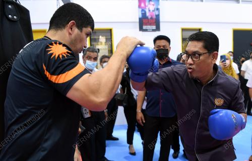 DATUK SERI AHMAD FAIZAL AZUMU