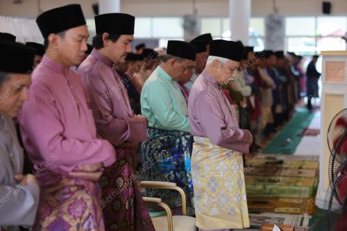 TUANKU MUHRIZ TUANKU MUNAWIR 