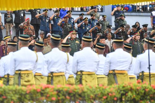 TUANKU MUHRIZ TUANKU MUNAWIR