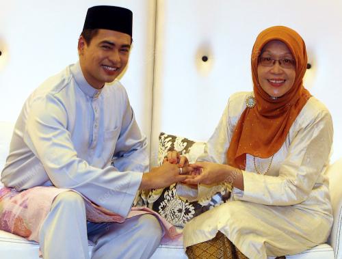 SHEIKH MUSZAPHAR SHUKOR