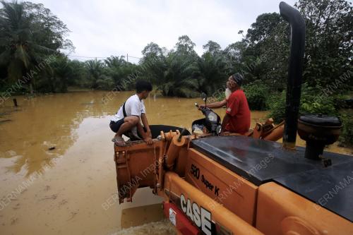 BENCANA BANJIR DI FELDA SUNGAI KELAMAH