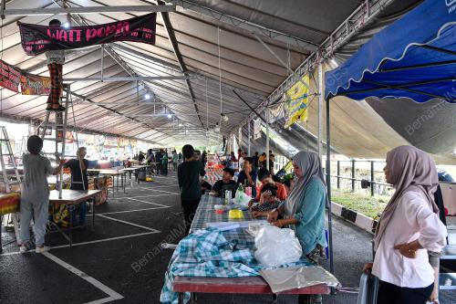 PERSIAPAN BAZAR MAKANAN RAMADAN