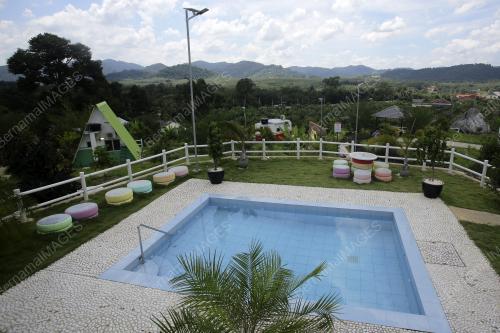 DURIAN ECOLODGE