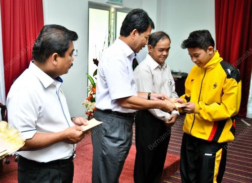 NS05_01102012_INSENTIF_SUKAN