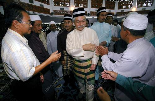 TUANKU MUHRIZ TUANKU MUNAWIR