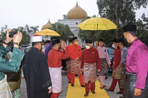 TUANKU MUHRIZ TUANKU MUNAWIR
