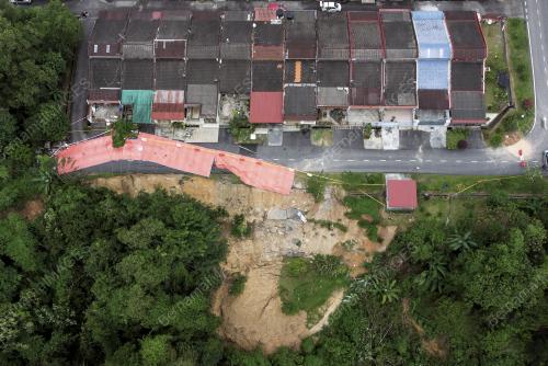 BENCANA TANAH RUNTUH