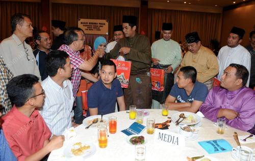 NS05_03082013_KHAIRY_MEDIA