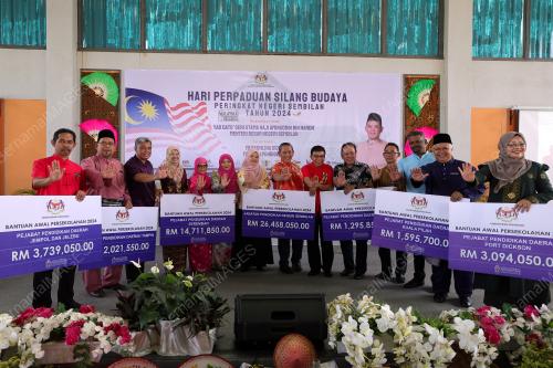 FADHLINA SIDEK