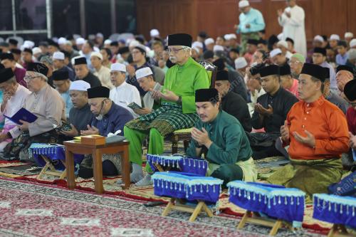 TUANKU MUHRIZ TUANKU MUNAWIR