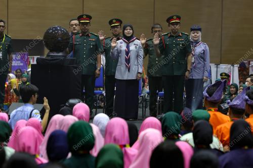 FADHLINA SIDEK