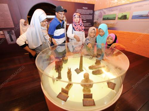 NS05_07122016_PAMERAN_MUMIA