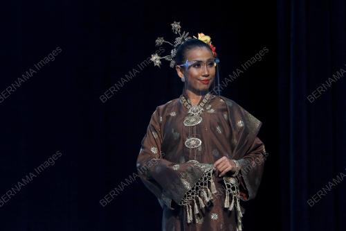 BUSANA TRADISIONAL NEGERI SEMBILAN