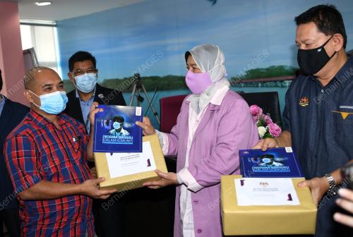ZURAIDA KAMARUDDIN