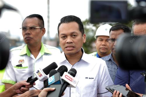 NIK NAZMI NIK AHMAD