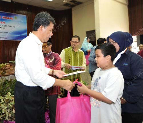 NS05_08122016_MOHAMAD_BANTUAN