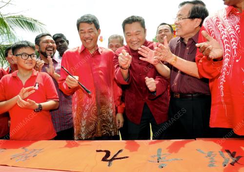 NS05_09022016_MOHAMAD_CNY