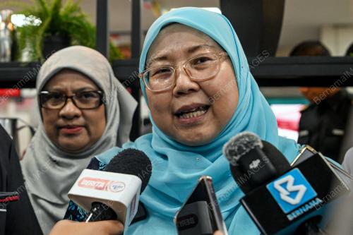 DATUK DR FUZIAH SALLEH