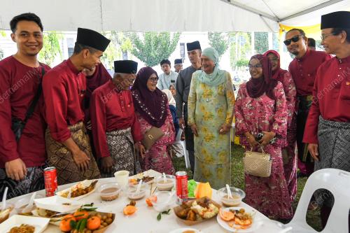 TUNKU AMPUAN BESAR TUANKU AISHAH ROHANI TENGKU BESAR MAHMUD