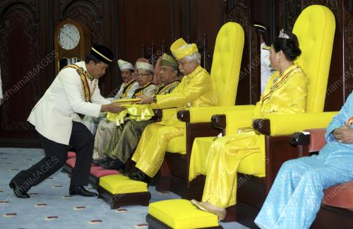 NS05_11042014_TUANKU_SIDANG