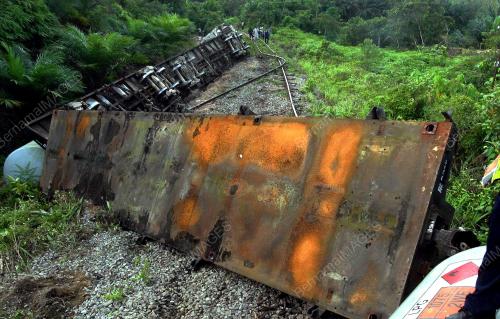 KERETAPI TERGELINCIR