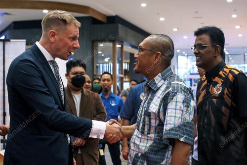 DATUK SERI AHMAD FAIZAL AZUMU