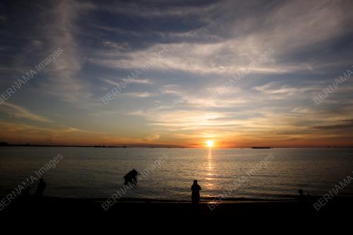 PEMANDANGAN MATAHARI TERBENAM DI PORT DICKSON