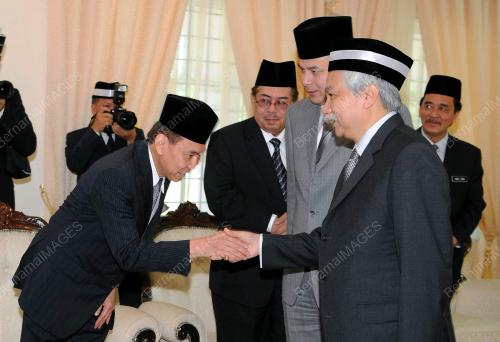 TUANKU MUHRIZ IBNI ALMARHUM TUANKU MUNAWIR