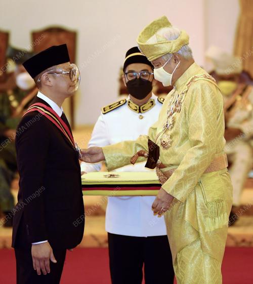 TUANKU MUHRIZ TUANKU MUNAWIR