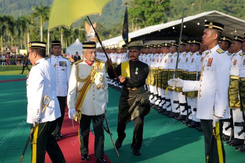TUANKU MUHRIZ TUANKU MUNAWIR 