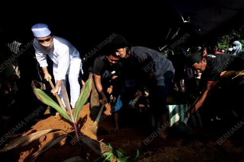 PENGEBUMIAN PELAJAR USAS