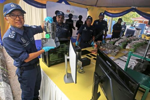DATUK ZAZULI JOHAN