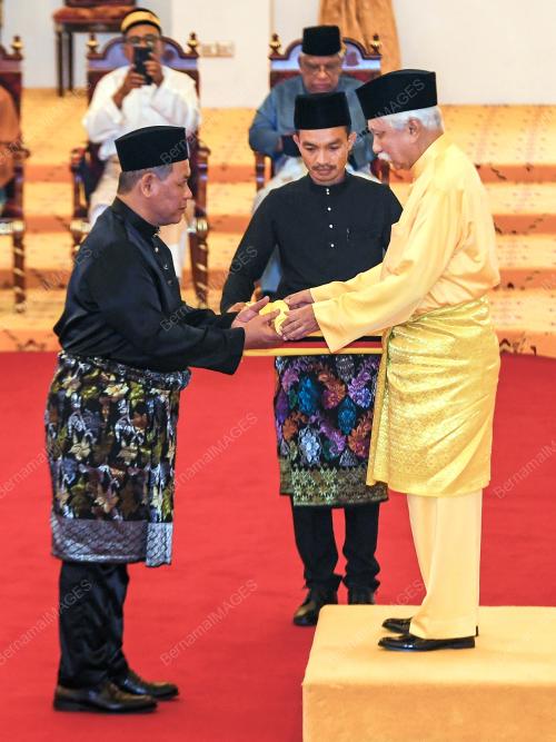 TUANKU MUHRIZ TUANKU MUNAWIR