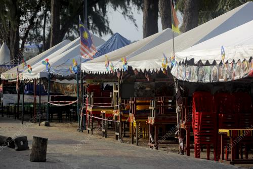 SEKTOR PERNIAGAAN DI PANTAI PERANGINAN PORT DICKSON