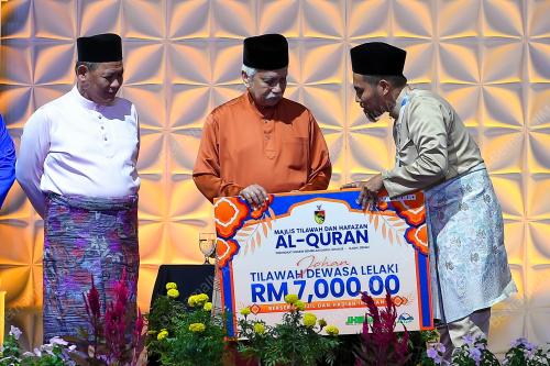 TUANKU MUHRIZ TUANKU MUNAWIR