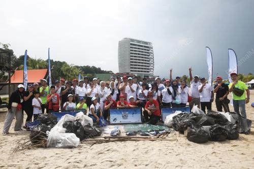 BEACH CLEAN-UP