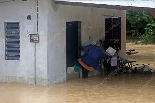 BANJIR KILAT DI JALAN JELEBU, PANTAI