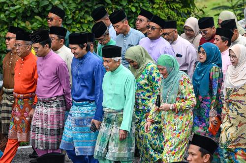 TUANKU MUHRIZ TUANKU MUNAWIR