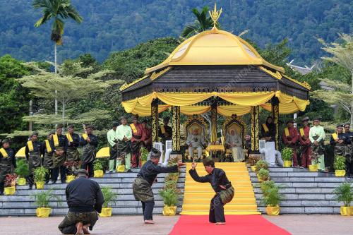 TUANKU MUHRIZ TUANKU MUNAWIR