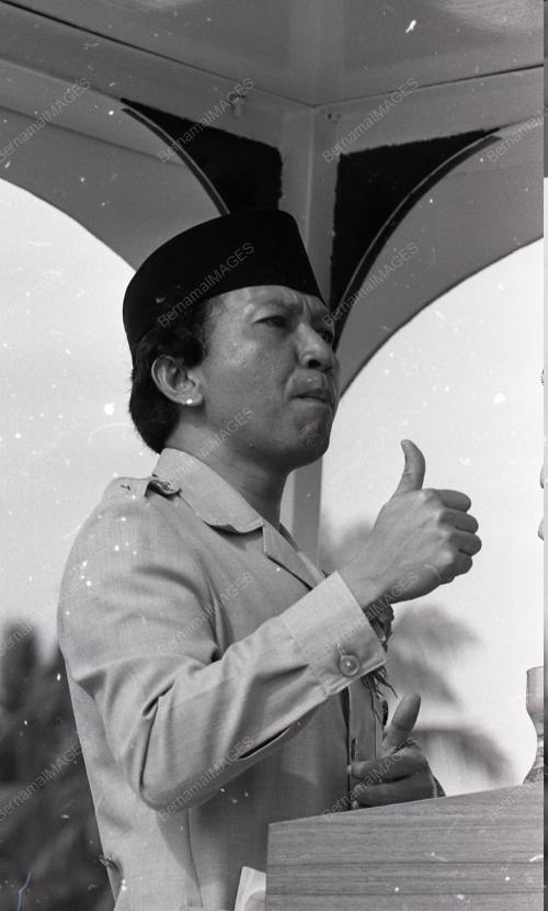 DR. MAHATHIR MOHAMAD