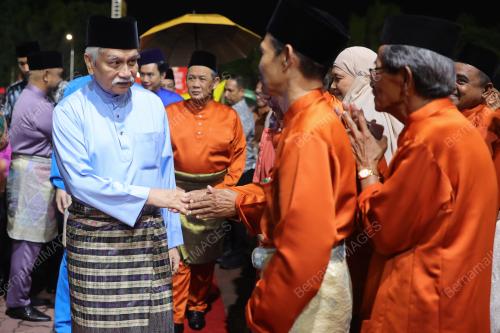 TUANKU MUHRIZ TUANKU MUNAWIR  
