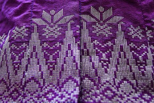 BUSANA KEBAYA SETENGAH TIANG