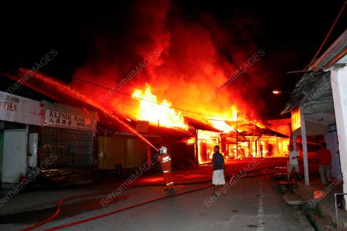 NS05_19092013_KEBAKARAN_KEDAI