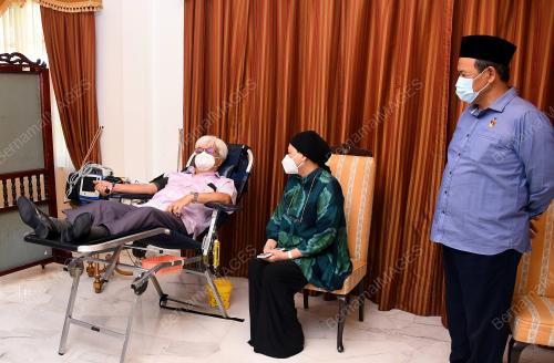 TUANKU MUHRIZ IBNI ALMARHUM TUANKU MUNAWIR