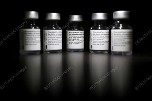 VAKSIN COVID-19 PFIZER BIONTECH & SINOVAC