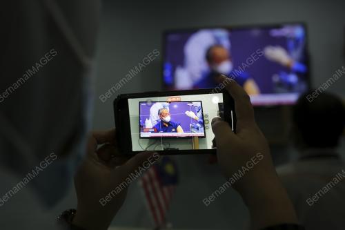 SIARAN LANGSUNG SUNTIKAN VAKSIN PFIZER-BIONTECH